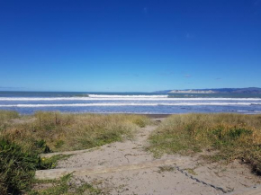 Whispering Sands Beachfront Motel